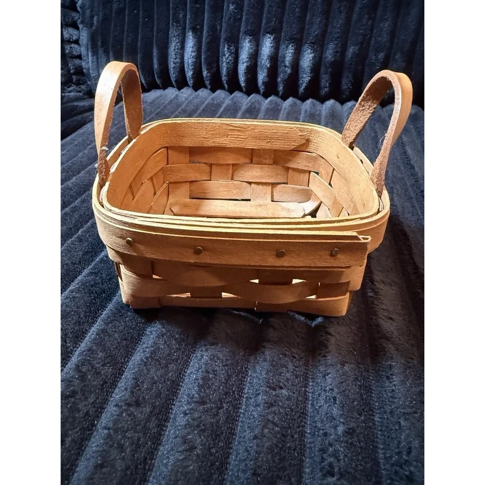Longaberger 1989 Friendship Basket (w/ 2 leather ears)